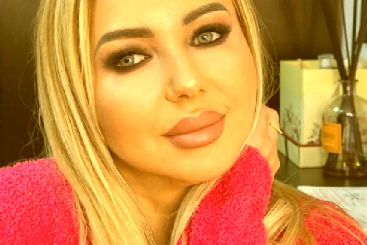 Zoey, 35 — Escort in Petran, Albania