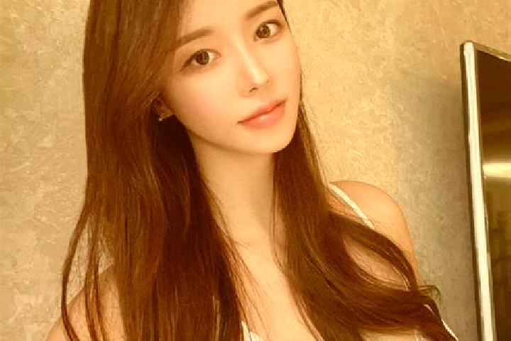 Zoey, 35 — Escort in Wulaga, China