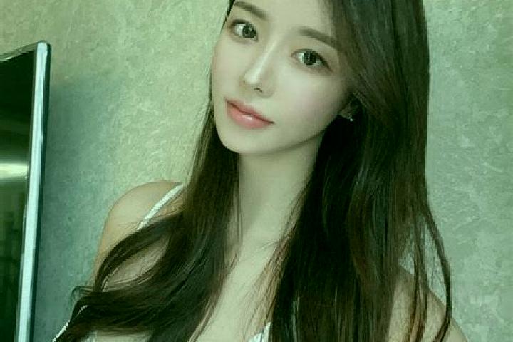 Zoey, 35 — Escort in Xiaodong, China