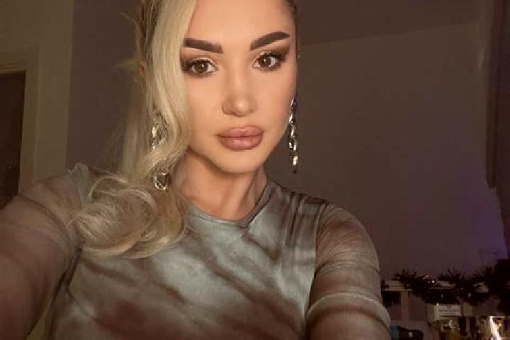 Zoey, 36, a auburn blue-eyed middle eastern companion based in Mos. Offering Massage, GFE, Erotic Massage, BDSM. Available for incall and outcall, day and ev...