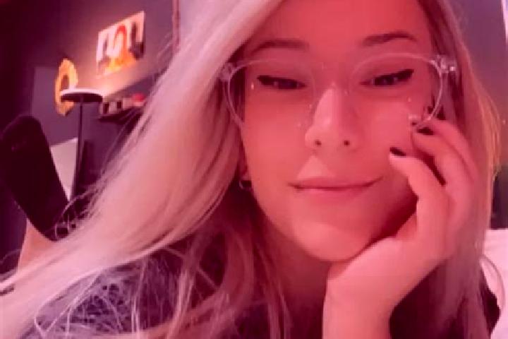 Zoey, 36, a blonde grey-eyed mixed companion based in Montreuil-sur-Maine. Offering CIM, Dinner Date, BDSM. Available for incall and outcall, day and evening...
