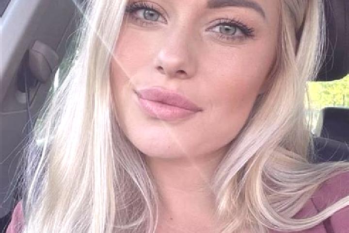 Zoey, 36, a blonde hazel-eyed asian companion based in Ellingen. Offering Overnight, BDSM, Tantra, Fetish, Couples. Available for incall and outcall, overnig...