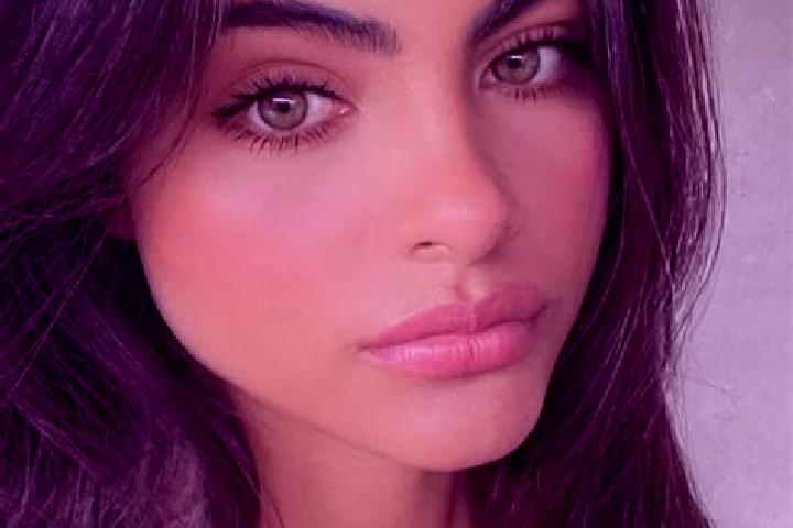 Zoey, 36, a dark blonde amber-eyed indian companion based in Giv at Brenner. Offering BDSM, Massage, Erotic Massage, Couples. Available for incall and outcal...