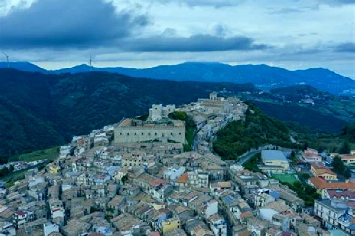 Zoey, 36 — Escort in Montalbano Elicona, Italy