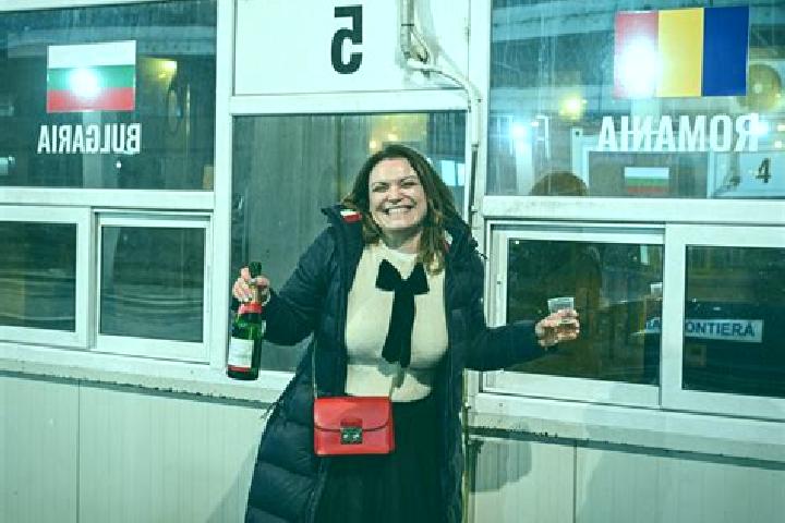 Zoey, 36 — Escort in Negulesti, Romania