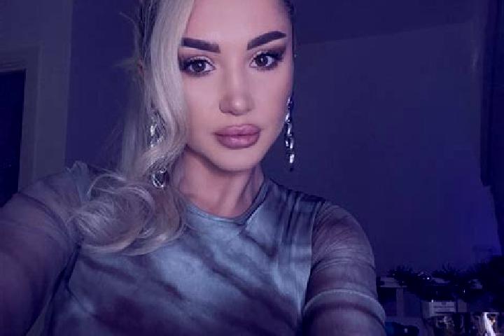 Zoey, 37, a blonde brown-eyed middle eastern companion based in Davutkoey. Offering Striptease, Travel Companion, Fetish, Dinner Date, Prostate Massage. Avai...