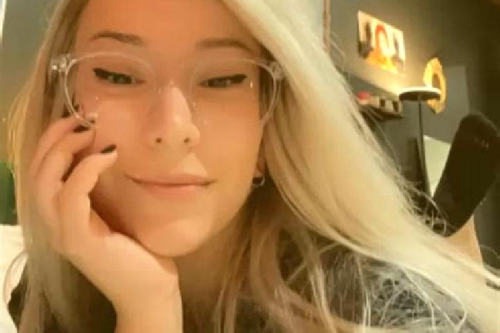 Zoey, 37, a blonde dark-eyed mediterranean companion based in Oytier-Saint-Oblas. Offering Duos, A-Level, Erotic Massage. Available for incall and outcall, d...