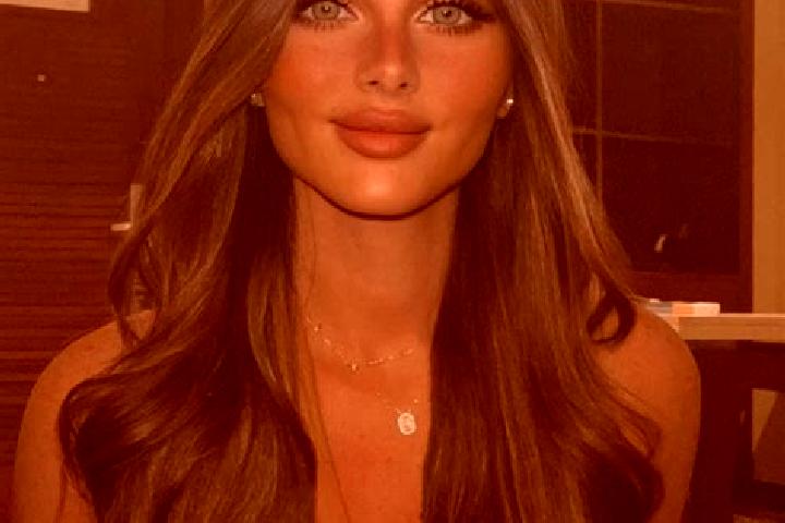 Zoey, 37, a brunette dark-eyed latina companion based in Weston-super-Mare. Offering Domination, GFE, Erotic Massage. Available for incall and outcall, overn...