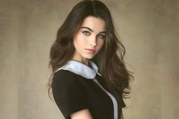 Zoey, 38, a brunette amber-eyed slavic companion based in Holtsville. Offering Dinner Date, CIM, 69, OWO. Available for incall and outcall, overnight booking...