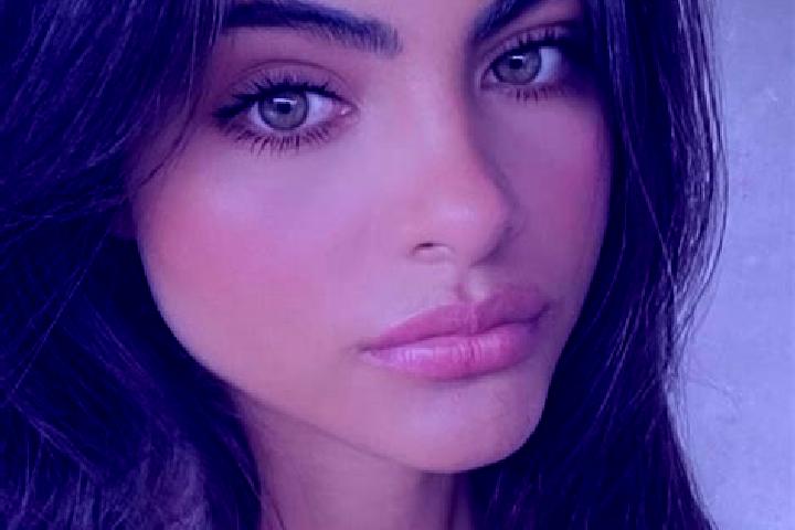 Zoey, 38, a brunette green-eyed caucasian companion based in Dalkeith. Offering Roleplay, OWO, Party Girl. Available for incall and outcall, day and evening ...