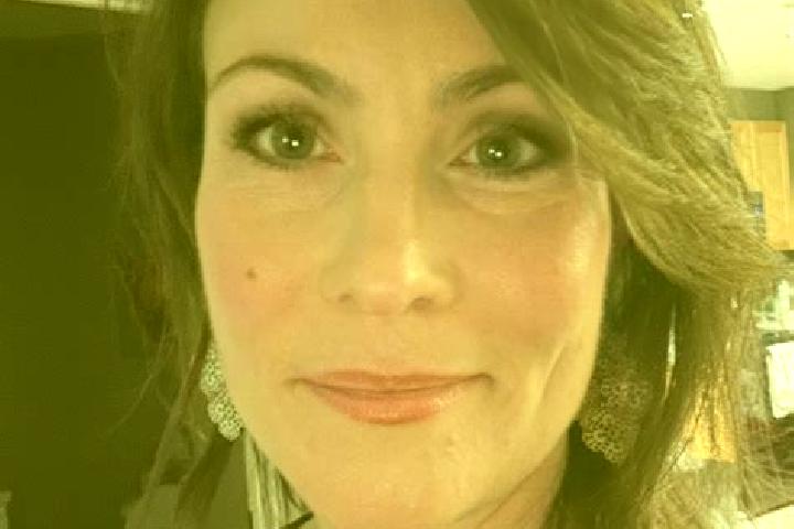 Zoey, 38 — Escort in Canyon Meadows, Canada