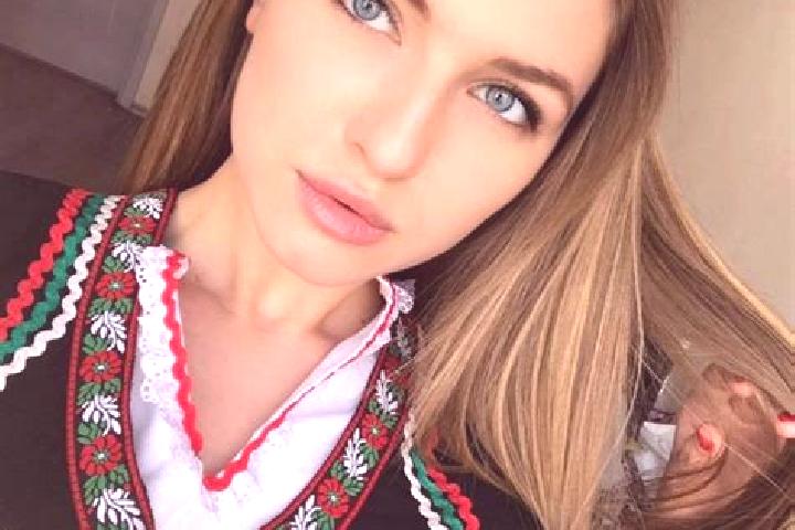 Zoey, 39, a brunette green-eyed slavic companion based in Hacienda Sotavento. Offering Party Girl, Deep French Kissing, A-Level, Tantra. Available for incall...